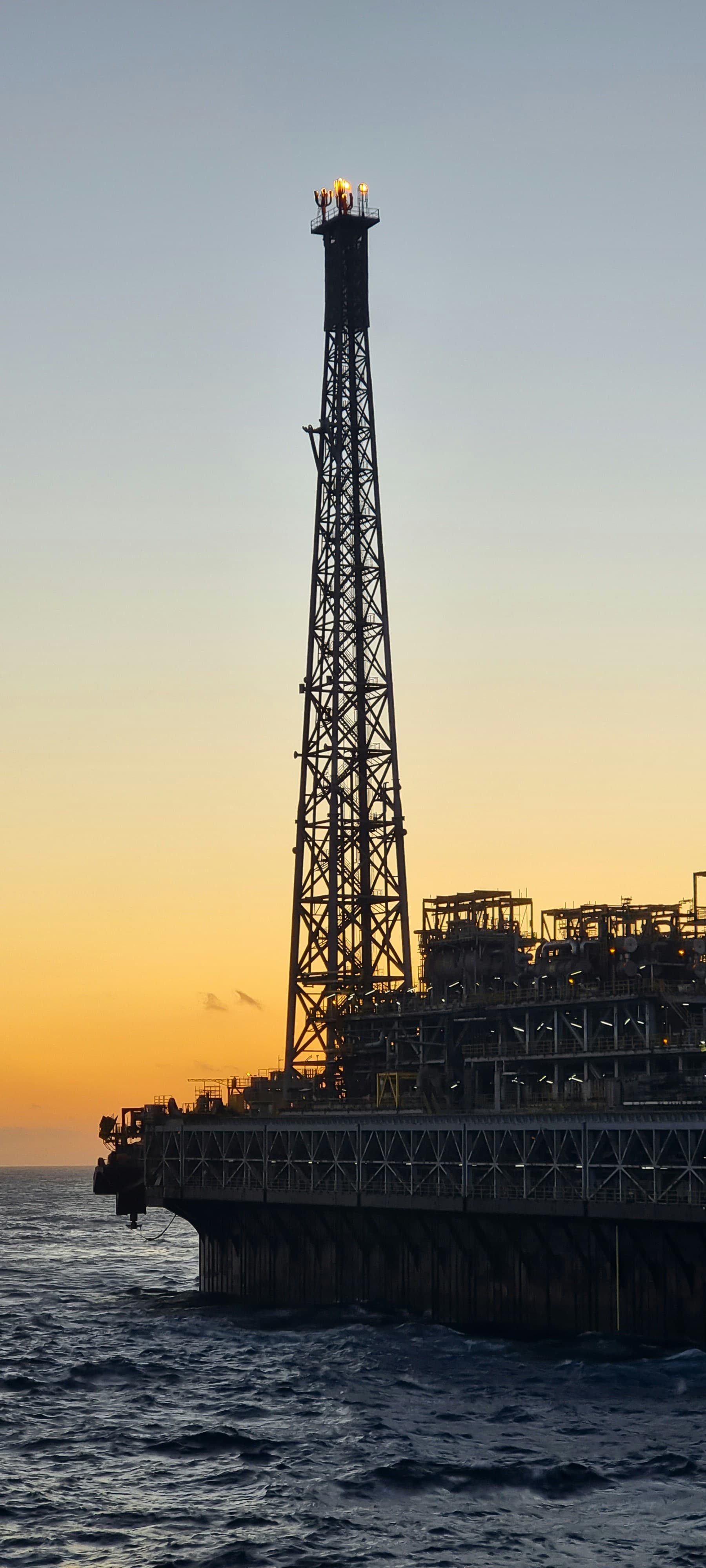 Trabajadores en plataforma petrolera